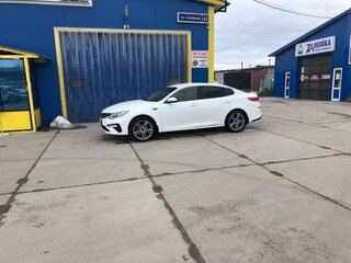2018 Kia Optima IV Рестайлинг, белый, 1400000 рублей, вид 1