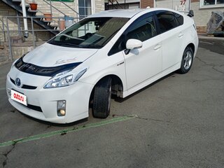 2011 Toyota Prius III (XW30), белый, 900000 рублей, вид 2