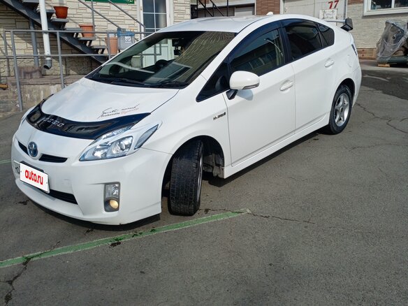 2011 Toyota Prius III (XW30), белый, 900000 рублей - вид 1