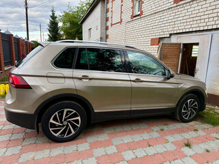 2018 Volkswagen Tiguan II, бежевый, 2150000 рублей, вид 3