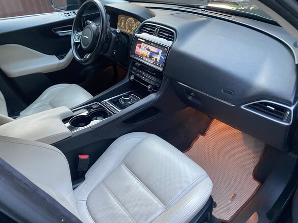 2016 Jaguar F-Pace I, чёрный, 2390000 рублей - вид 8