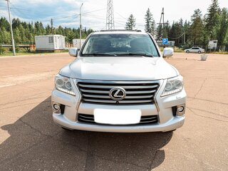 2015 Lexus LX 570 III Рестайлинг, серебристый, 4500000 рублей, вид 3