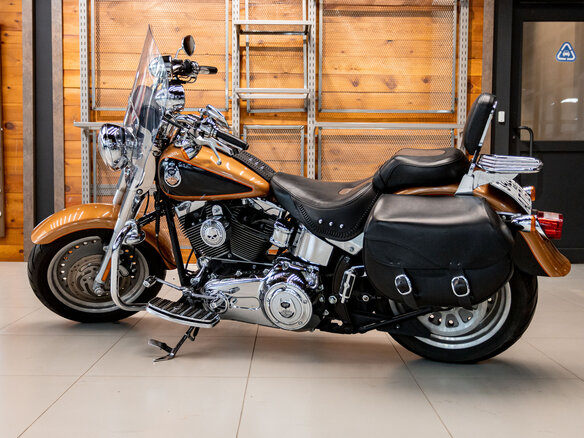 2008 Harley-Davidson Fat Boy, золотистый, 1300000 рублей - вид 1