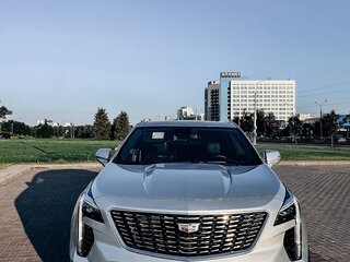 2021 Cadillac XT4 I, серебристый, 2195136 рублей, вид 3