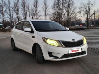 2013 Kia Rio III, белый, 470000 рублей, вид 4