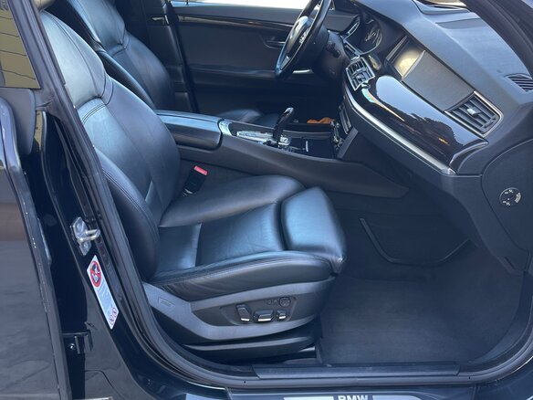 2011 BMW 5 серии Gran Turismo 550i xDrive VI (F10/F11/F07), чёрный, 1670000 рублей - вид 6