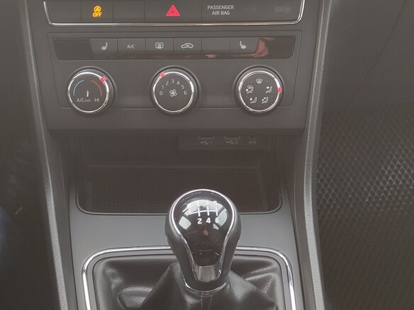 2020 SEAT Leon III Рестайлинг, белый, 1730000 рублей - вид 18