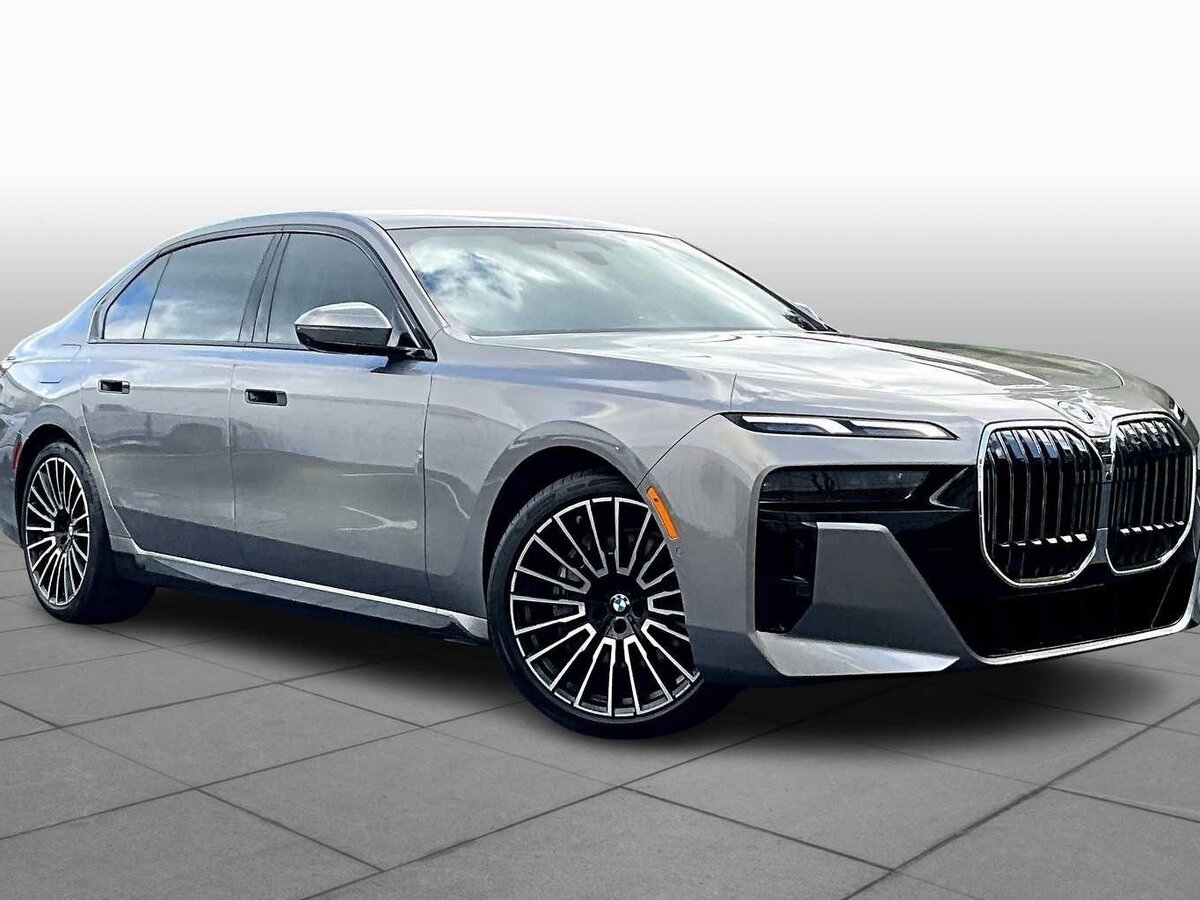 Открыть фотографии: BMW 7 серии VII (G70)