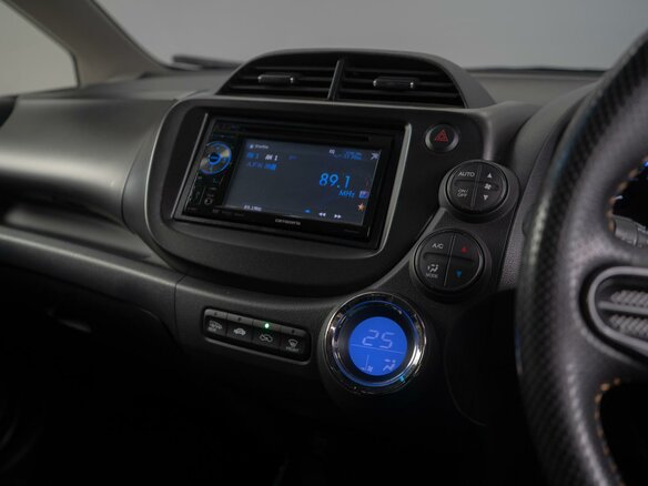 2012 Honda Fit Hybrid II, жёлтый, 1109000 рублей - вид 18