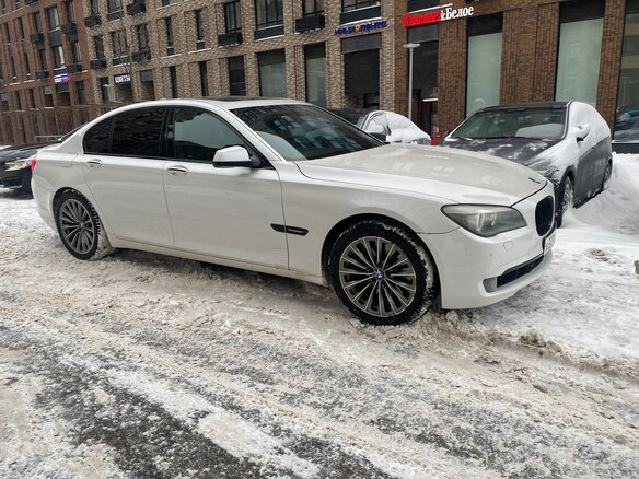 2009 BMW 7 серии 740i V (F01/F02/F04), белый, 1850000 рублей - вид 6