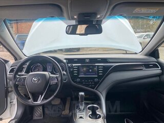 2020 Toyota Camry VIII (XV70), белый, 3050000 рублей, вид 3