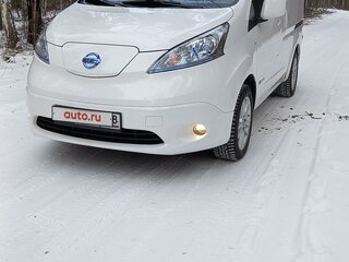 2017 Nissan e-NV200, белый, 2500000 рублей, вид 3