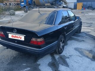 1994 Mercedes-Benz E-Класс 220 I (W124), чёрный, 330000 рублей, вид 3