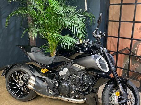 2025 Ducati Diavel V4, чёрный, 3300000 рублей, вид 4