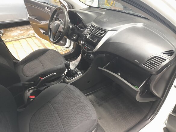 2014 Hyundai Solaris I Рестайлинг, белый, 800000 рублей - вид 5