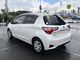 2019 Toyota Vitz III (XP130) Рестайлинг, белый, 1130000 рублей, вид 5
