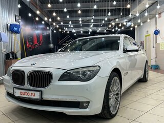 2010 BMW 7 серии 750i xDrive V (F01/F02/F04), белый, 1950000 рублей, вид 1