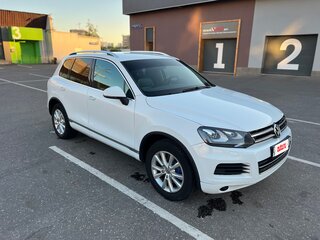 2012 Volkswagen Touareg II, белый, 1800000 рублей, вид 3