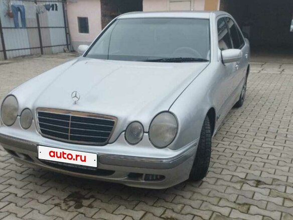 2001 Mercedes-Benz E-Класс 220 II (W210, S210) Рестайлинг, серебристый, 530000 рублей - вид 1