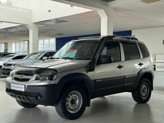 2017 Chevrolet Niva I Рестайлинг, серебристый, 505000 рублей, вид 1