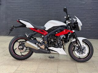 2015 Triumph Street Triple, белый, 645000 рублей, вид 3