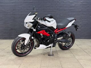 2015 Triumph Street Triple, белый, 645000 рублей, вид 1