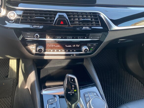 2018 BMW 5 серии 520d xDrive VII (G30/G31/G38), чёрный, 3500000 рублей - вид 14