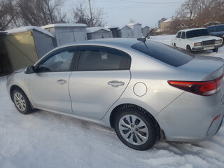 2019 Kia Rio IV, серебристый, 1350000 рублей, вид 4