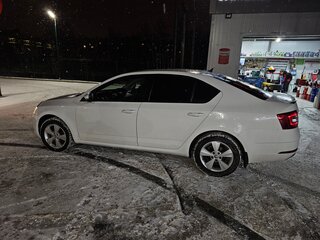 2018 Skoda Octavia III (A7) Рестайлинг, белый, 1100000 рублей, вид 4