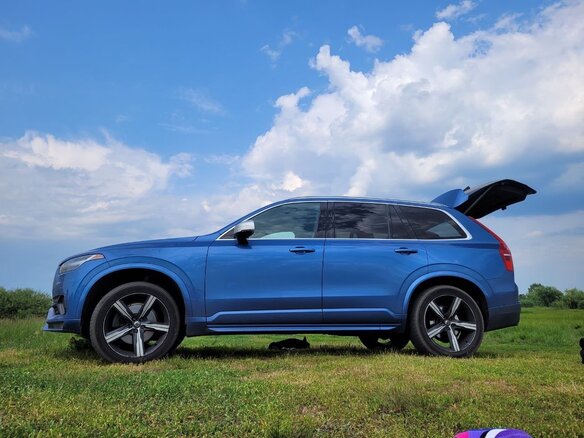 2017 Volvo XC90 II, синий, 2600000 рублей
