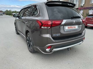 2018 Mitsubishi Outlander PHEV III Рестайлинг 2, коричневый, 3199000 рублей, вид 4