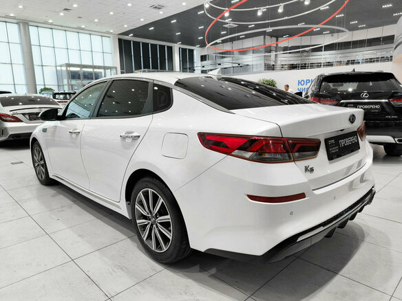 2019 Kia K5 III, белый, 1950000 рублей - вид 6