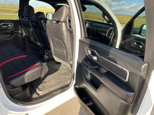 2020 Ram 1500 Crew Cab IV (DS/DJ), белый, 4322908 рублей - вид 6