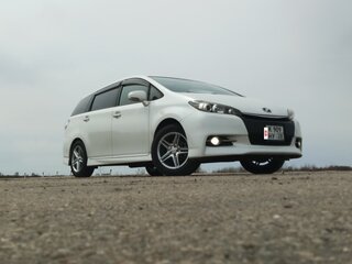 2013 Toyota Wish II Рестайлинг, белый, 2000000 рублей, вид 2