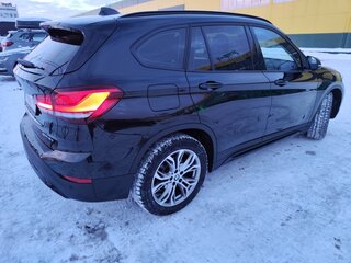 2021 BMW X1 18d xDrive II (F48) Рестайлинг, чёрный, 4200000 рублей, вид 3