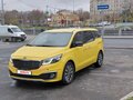 2017 Kia Carnival III, жёлтый, 2400000 рублей
