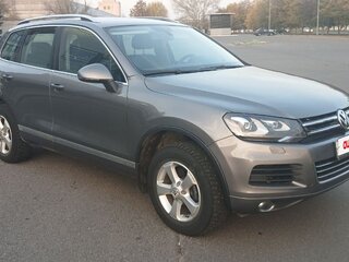 2011 Volkswagen Touareg II, серый, 1550000 рублей, вид 1