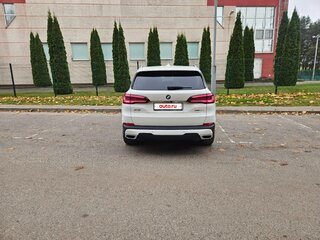 2020 BMW X5 45e IV (G05/G18), белый, 4880000 рублей, вид 5
