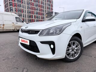 2018 Kia Rio IV, белый, 900000 рублей, вид 3