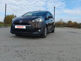 2018 Toyota Sienta II, коричневый, 1585000 рублей, вид 3
