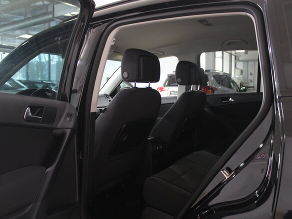 2014 Volkswagen Tiguan I Рестайлинг, чёрный, 1500000 рублей - вид 12