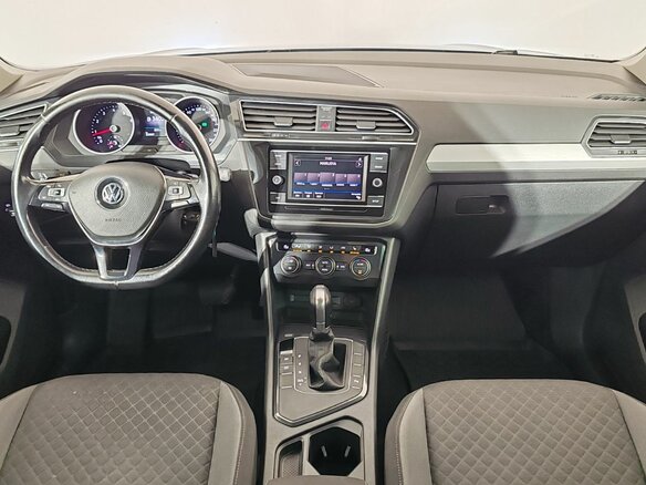 2018 Volkswagen Tiguan II, коричневый, 1690000 рублей - вид 9