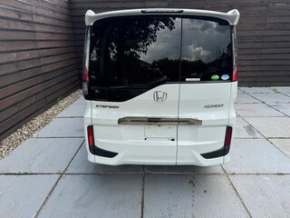 2021 Honda Stepwgn V Рестайлинг, белый, 1990000 рублей, вид 5