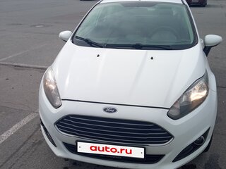2016 Ford Fiesta Mk6 Рестайлинг, белый, 500000 рублей, вид 2