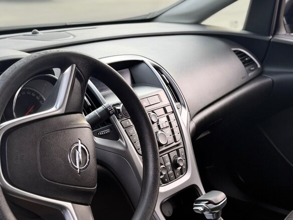 2014 Opel Astra J Рестайлинг, чёрный, 835000 рублей - вид 7