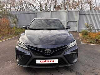 2020 Toyota Camry US Market VIII (XV70) Рестайлинг, синий, 2000000 рублей, вид 2