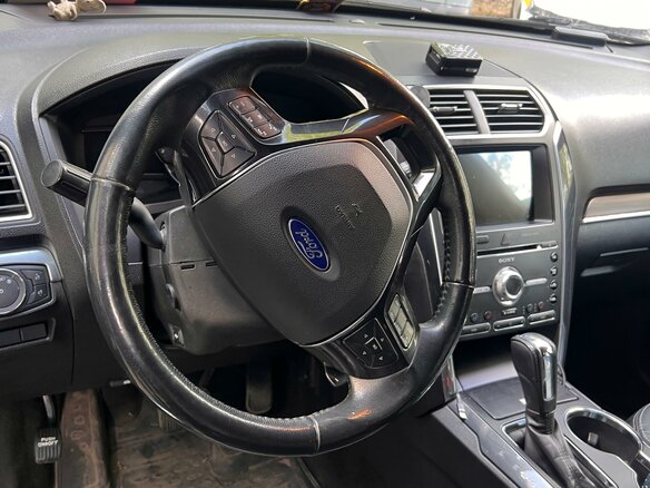 2017 Ford Explorer V Рестайлинг, чёрный, 2646999 рублей - вид 2