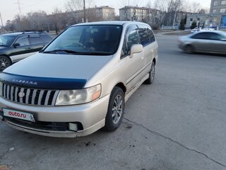 1999 Nissan Bassara, золотистый, 400000 рублей, вид 1