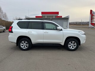 2017 Toyota Land Cruiser Prado 150 Series Рестайлинг 2, белый, 4700000 рублей, вид 4