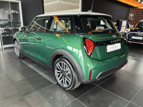 2025 Mini Hatch C IV (F65/F66/J01), зелёный, 5690000 рублей - вид 2